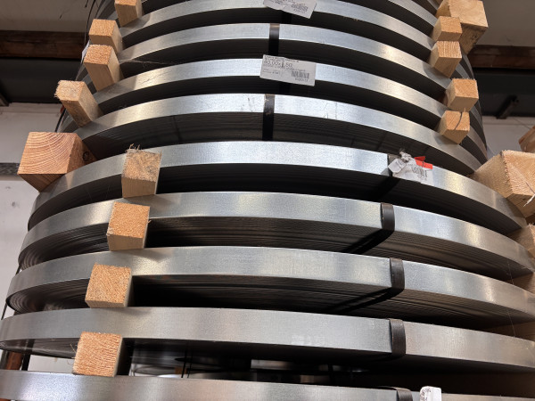 Spaltband 40 × 1,5 mm – S250GD+Z140 M-A-C, chemisch passiviert, ungeölt (Preis/kg)